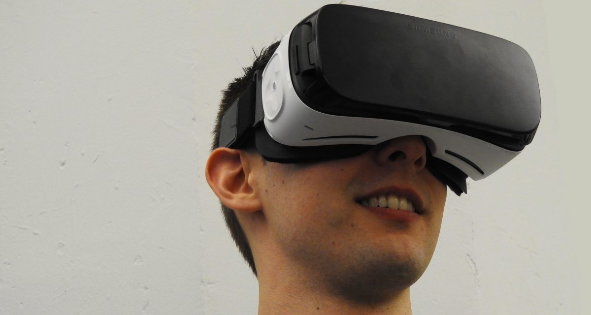 How To Use Virtual Reality When You Wear Glasses?